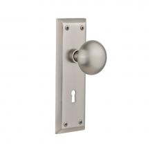 Nostalgic Warehouse 704537 - Nostalgic Warehouse New York Plate with Keyhole Privacy New York Door Knob in Satin Nickel