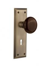 Nostalgic Warehouse 710515 - Nostalgic Warehouse New York Plate with Keyhole Passage Brown Porcelain Door Knob in Antique Brass