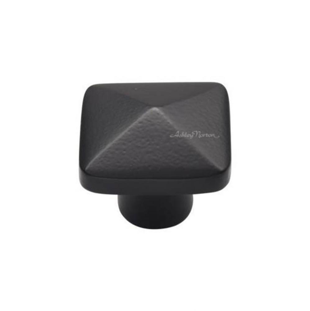 1 1/2'' Pyramid Knob