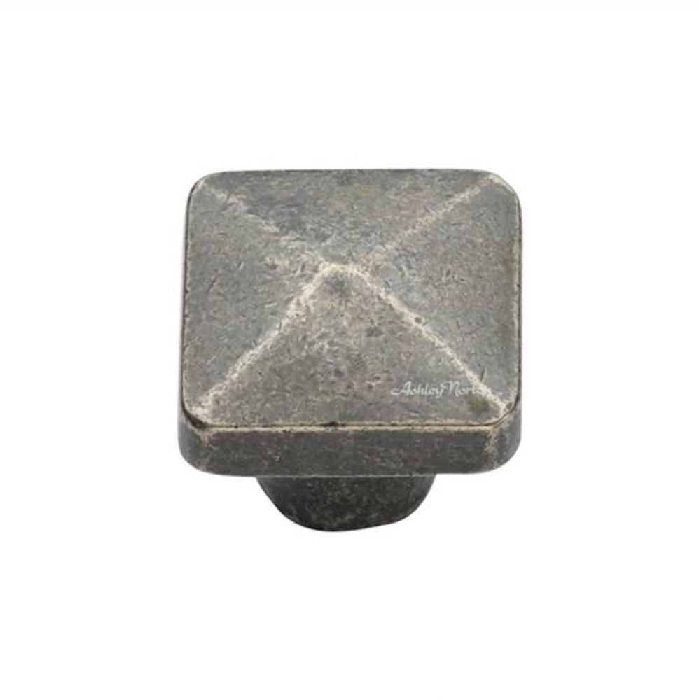 1 1/4'' Pyramid Knob
